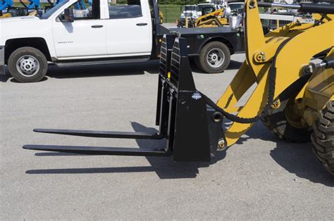 Hydraulically Adjusting Pallet Forks 